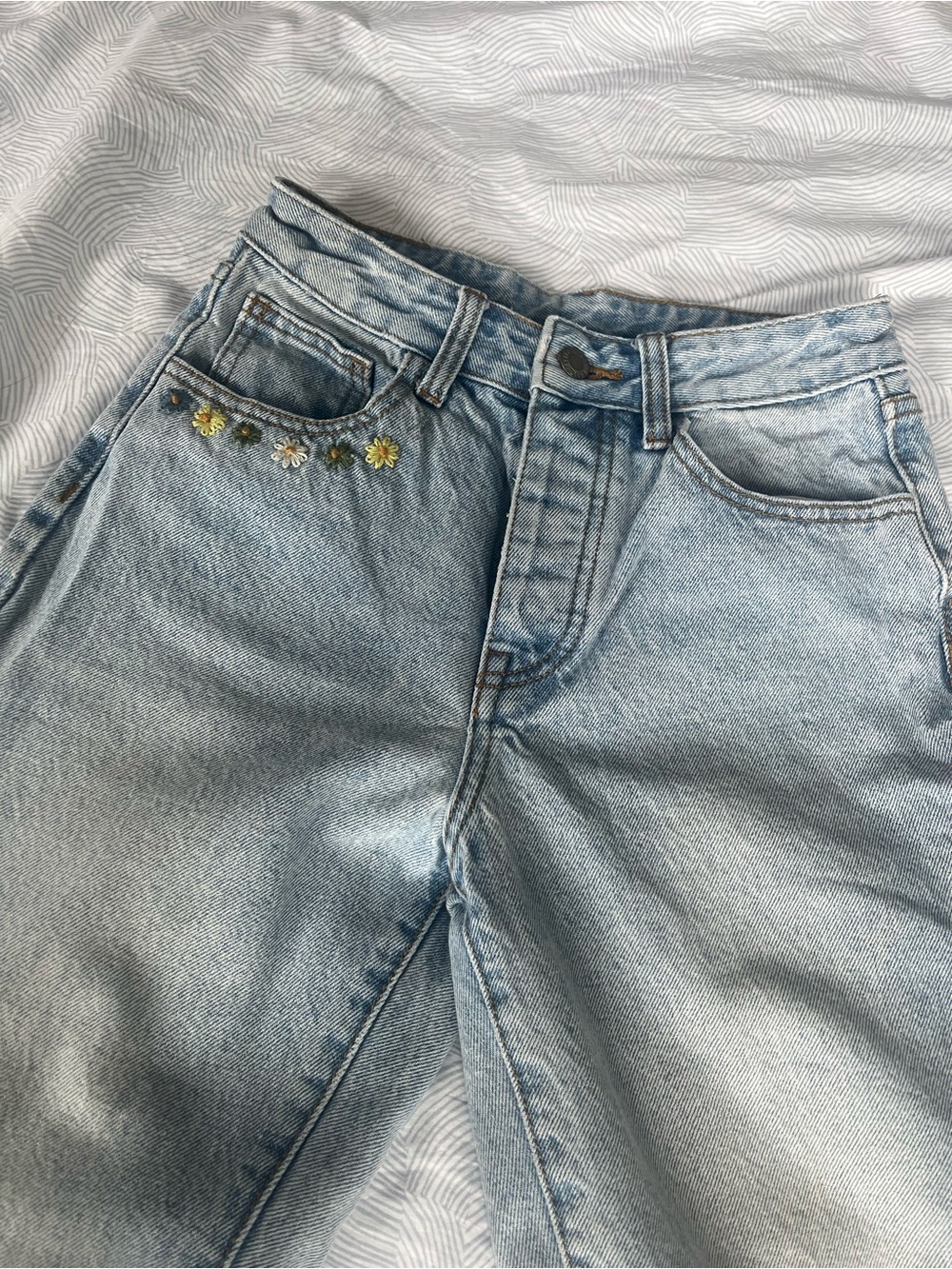 Brandy Melville jeans in light wash